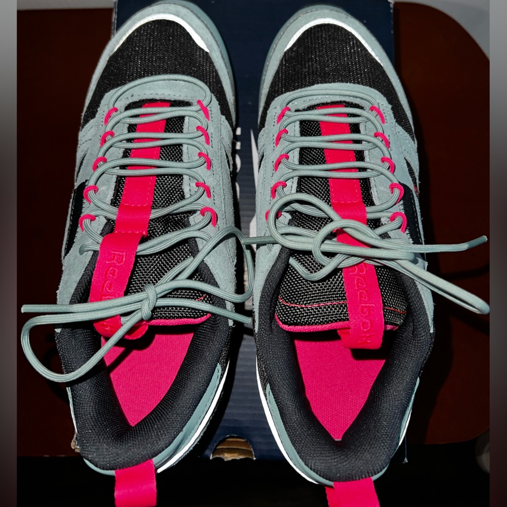 Women’s Reebok Shoes - Picture 5 of 8